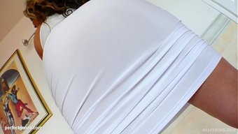 Gonzo Afrodite, Milf Sahnesinde Sertçe Beceriliyor.