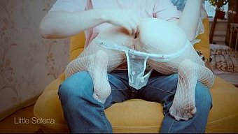 Anal Oyunlara Bayılan Little Selena Ile Fisting Ve Kocaman Sebzeler Kıçta.