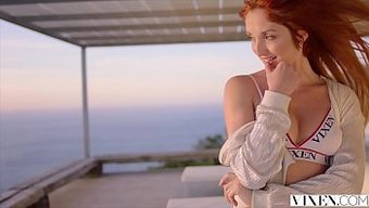 Muhteşem Sekreter Ofiste Patronuna El Işi Yapar Ve Onu Siker.