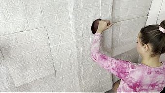 Tatlı Kız, Gloryhole'Dan Durmadan Aleti Emiyor.