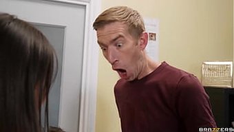 Jiming'In Ayakkabılarla Erotik Keşfi Ve Danny D'Nin Yoğun Oral Becerileri