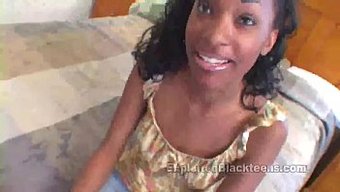 Üniversiteli Genç Siyahi Kız, Beyaz Adamla Yoğun Bir Şekilde Seks Yapıyor