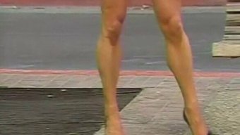 Amerikalı Joanne Mccartney Turuncu Kıyafetleriyle