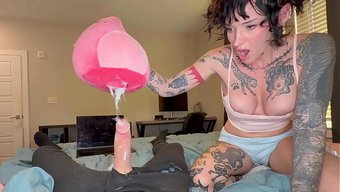 Kitty Quinn, Sapık Üvey Abisi Tarafından Tabu Bir Sahnede Eşyalarını Doldurtuyor.