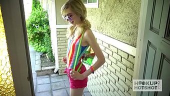 Mackenzie Moss'Un Sert Sikiş Meraklısıyla Vahşi Gecesi