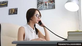 Michelle Can, Iki Büyük Yarakla Yoğun Çift Penetrasyonun Tadını Çıkarıyor