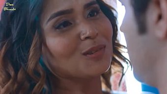 Azgın Üvey Kız Kardeş, Üvey Erkek Kardeşi Tarafından Küçük Göğüsleri Emdiriliyor