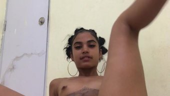 Olgun Kadın Sert Seks Sırasında Yoğun Orgazm Yaşıyor