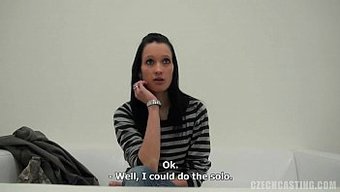 Çek Seçmelerinde, Başarı Için Her Şeyi Yapmaya Hazır Muhteşem Sarışın Petra Ile.