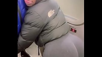 Keisha Minaj'In Azgın Üvey Kardeşi Ve Kocaman Siyah Bir Sikle Vahşi Halka Açık Deneyimi.