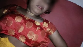 Büyük Doğal Göğüslere Sahip Genç Kız Arkadaşı Tarafından Arkadan Beceriliyor