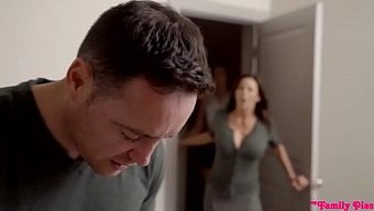 Alexis Fawx'Un Büyük Göğüsleri Ve Yarağıyla Erotik Yolculuğu