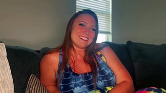 Uyarılmış Evli Kadın, Siyah Adamdan Boşalır Ve Kocasının Temizlik Yapması Için Eve Getirir