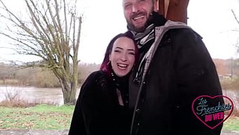 Ayrılmış Tinker Bell, Iki Centilmenle Sıcak Bir Buluşmaya Giriyor