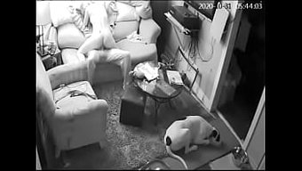 Genç Ve Azgın Amatör Bebek Arkadan Beceriliyor