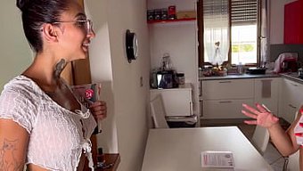 Adam Sıkıcı Ispanyolca Derslerinden Bıktı, Bu Yüzden Yeni Bir Öğretmen Buldu.