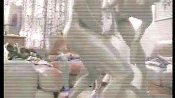 Fransız Koca, Karısı Victoria'Nın Afrikalı Erkeklerle Cinsel Aktivitelere Girdiğini Kaydeder