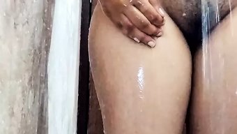 Hintli Kız, Ilk Kez Hintçe Sikişme Planını Paylaşıyor