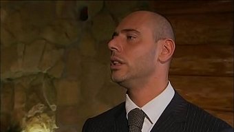 Italyan Sarışın Güzellik Sert Bir Karşılaşmada Geri Çekildi