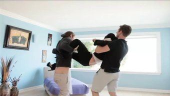 Dana Vespoli, Iki Erkekle Sıcak Üçlüde Birlikte Hareket Ediyor