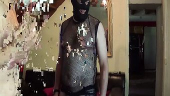 Köle Kızın Bdsm Videosunda Meme Kelepçeleri Var