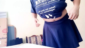 Genç Cheerleader, Ev Yapımı Bir Casting Videosunda Cinselliğini Keşfediyor