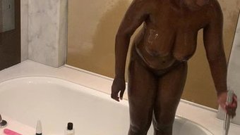 Solenoid Oyunla Siyah Duş Sahnesi