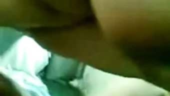 Büyük Göğüslü Desi Yengeyle Ateşli Ve Buharlı Bir Buluşma, Yoğun Tutkuyu Gözler Önüne Seriyor.