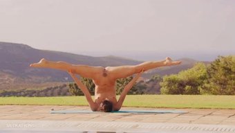 Alissa Foxy'Nin Açık Hava Yoga Rutini Kesinlikle Harika.