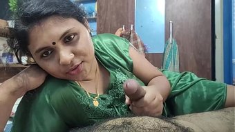 Azgın Hintli Ev Hanımı, Kamerada Şoför Tarafından Sertçe Beceriliyor.