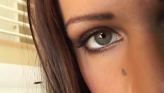 Uyarılmış Genç Kız, Kaslı Bir Adam Tarafından Amı Delinir