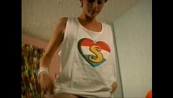 Ingiliz Güzeli Kelly Retro Porno Klasikinde