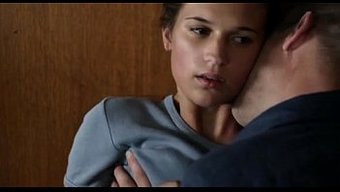 Erotik Içerikli Bir Film Klibi Izleyin