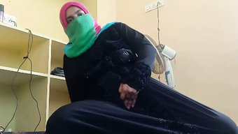 Desi Kız Yatak Odasında Kalın Popo Istiyor