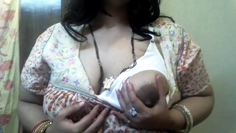 Doğal Büyük Göğüslü Genç Üvey Oğlu Tarafından Baştan Çıkarılan Üvey