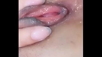 Genç Amatör, Web Kamerasında Oyuncaklarla Mastürbasyon Yapıyor