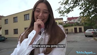 Halka Açık Ajanın Kapalı Yüzme Havuzunda Buharlı Yüksek Riskli Karşılaşması