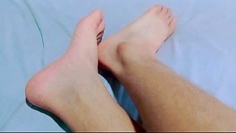 Ayak Fetişi Yapmalısın, Çok Zevkli.