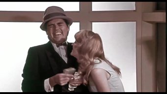 Seka'Nın Vahşi Yolculuğu: Sarışın Bombanın 1981'Deki Erotik Macerası