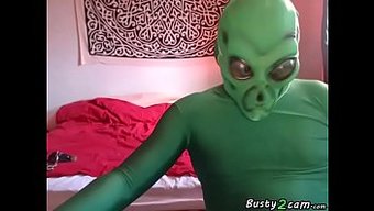 Amatör Çift, Web Kamerasında Yasak Türler Arası Seks Keşfediyor