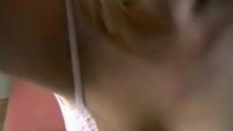 Avrupalı Öğrencinin Yurt Odasında Vahşi Boşalma Testi