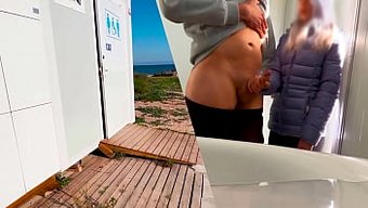 Lois Clark'In Yardımsever Bir Yabancıyla Plaj Tuvaletinde Beklenmedik Bir Karşılaşması