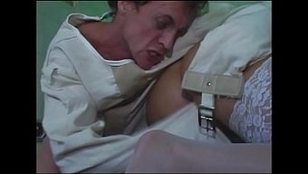 Mandy Bright, Sert Anal Seksle Dolu Vahşi Ve Müstehcen Bir Sahnede.