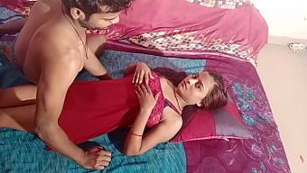 Büyük Göğüslü Hint Ev Kadını, Kocasıyla Hindi Sesli Sıcak Seksin Tadını Çıkarıyor