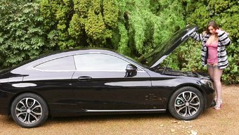 Halka Açık Bir Şekilde Mahsur Kalmış, Çoraplarla Kışkırtarak Sıcak Bir Açık Hava Buluşmasında Yardım Için Her Şeyi Sunuyorum