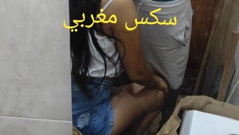 Sigara Içen Ateşli Arap Patronla Halka Açık Bir Buluşma