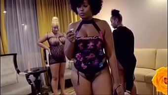 Ebony Shemale, Vegas'Taki Beyaz Adamı Bdsm Ve Popo Oyunuyla Domine Ediyor