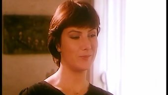 Madam'In Güvenilir Hizmetçisi Klasik Bir Hardcore Videoda Yaramaz Oluyor