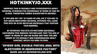 Örümcek Temalı Baştan Çıkarıcı, Alexthorn Ile Metruk Bir Endüstriyel Ortamda Yoğun Çift Fisting Eylemine Giriyor.