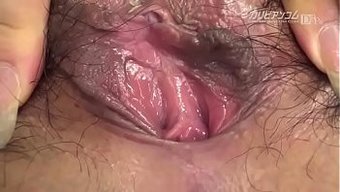 Japon Bir Genç Kızın Ilk Cinsel Deneyimi: Unutulmaz Bir Kilometre Taşı